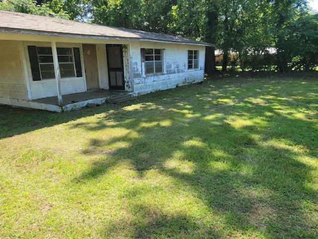 343 NW Martin Luther King Dr, De Kalb, TX 75559 - view of green lawn