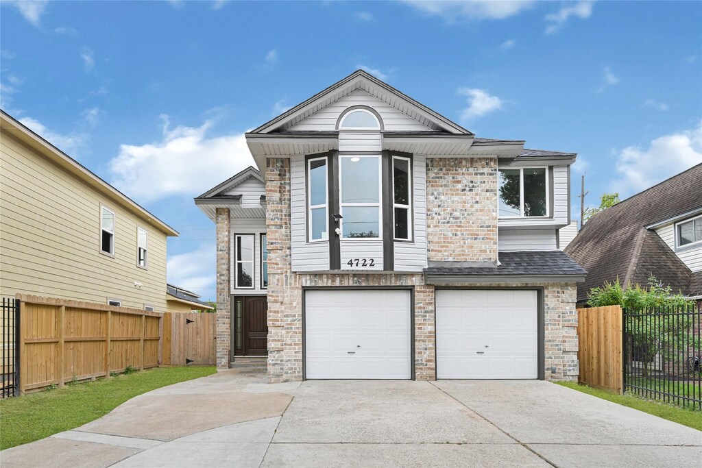 4722 Tracemeadow Dr, Houston, TX 77066 - photo 1