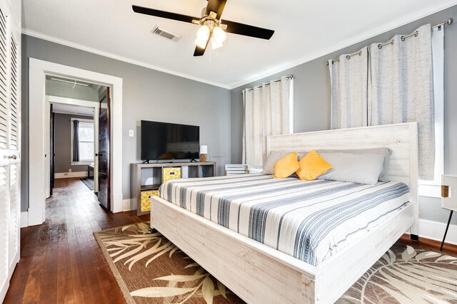 711 17th St, Galveston, TX 77550 - bedroom with crown molding, hardwood / wood-style floors, and ceiling fan