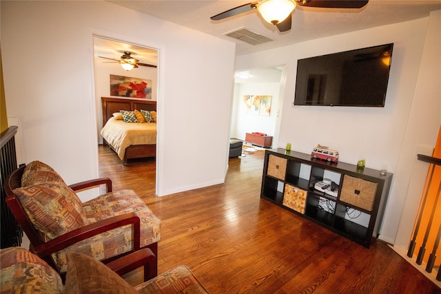 9430 Oratorio Ct, Houston, TX 77040 - living area with a ceiling fan and wood finished floors