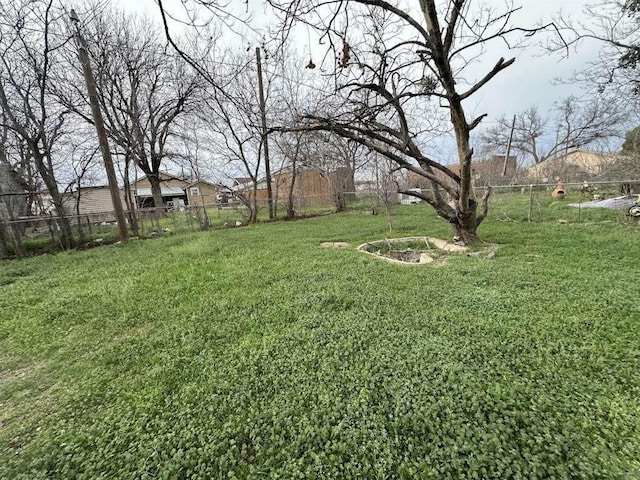 509 N Waggoner St, Electra, TX 76360 - view of yard