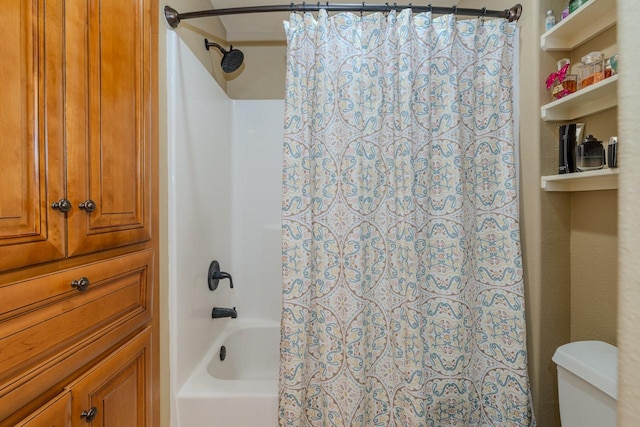 5720 Sunbird Ln, Beaumont, TX 77708 - full bath featuring shower / tub combo with curtain and toilet
