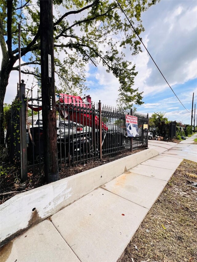 7438 Market St, Houston, TX 77020 - photo 1
