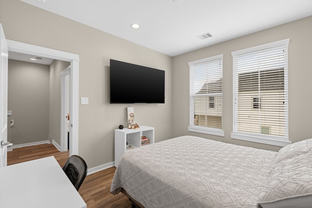 413 Stonework Oaks Ln, Houston, TX 77076 - bedroom featuring wood finished floors and recessed lighting