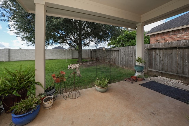 28407 Kinglet Pines Dr, Katy, TX 77494 - fenced backyard with a patio