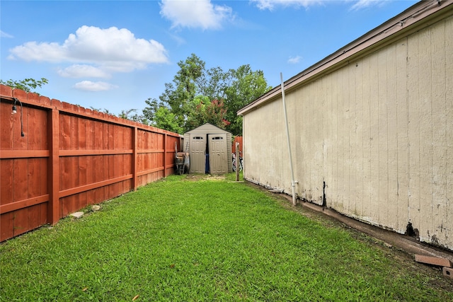 319 Shady Glade Dr, Houston, TX 77090 - view of yard featuring a storage shed