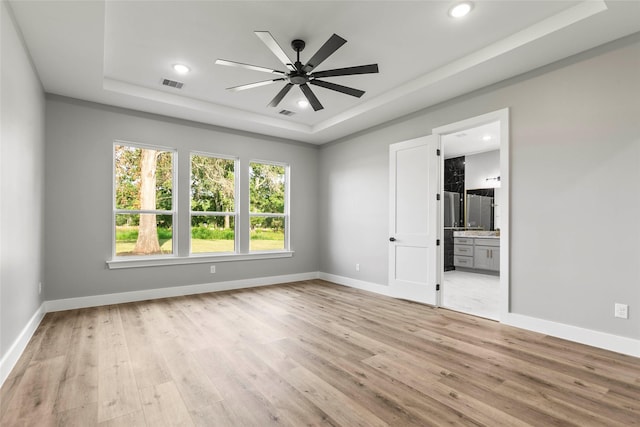 210 Hogan Ln, Hempstead, TX 77445 - unfurnished room with a tray ceiling, light wood-style flooring, recessed lighting, and ceiling fan