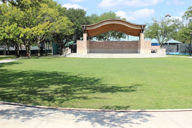 5317 Schumacher Ln, Houston, TX 77056 - view of yard