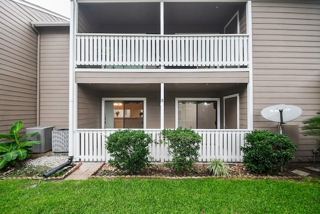 14911 Wunderlich Dr Unit 211, Houston, TX 77069 - property entrance with a balcony and a porch