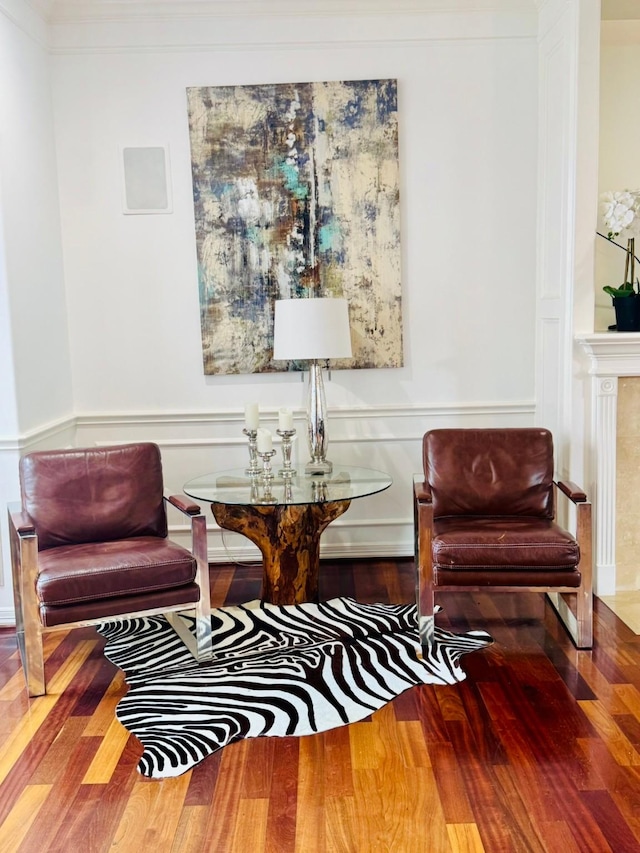 1812 Prospect St, Houston, TX 77004 - sitting room featuring wood finished floors and wainscoting