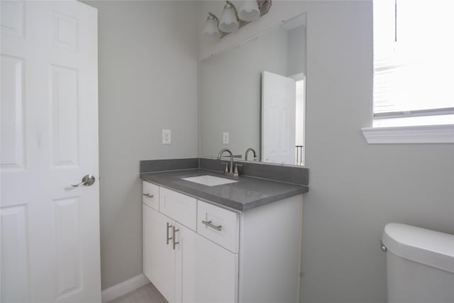 324 Gans St Unit B, Houston, TX 77029 - bathroom with vanity and toilet