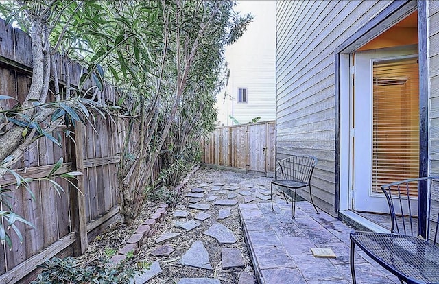 1020 Columbus St, Houston, TX 77019 - fenced backyard featuring a patio area