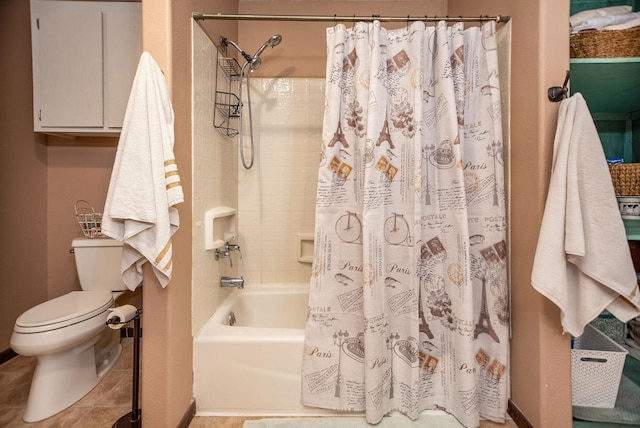 925 Royal Rd, Port Lavaca, TX 77979 - bathroom with toilet and shower / bathtub combination with curtain