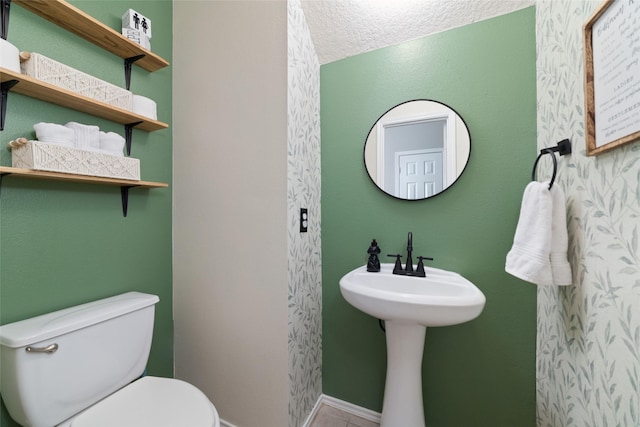 18914 Woodglen Shadows Dr, Humble, TX 77346 - bathroom featuring toilet and a textured ceiling