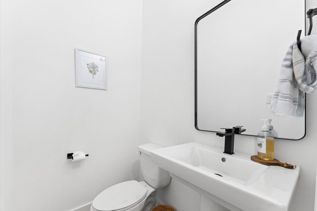 2213 Springwood Vista Ln, Houston, TX 77055 - half bath featuring a sink and toilet