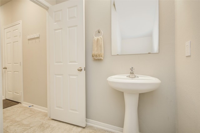 527 Dr Martin Luther King Jr Dr Unit D, La Porte, TX 77571 - bathroom featuring tile patterned floors and baseboards