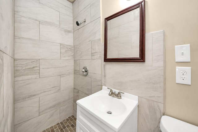 9417 Fairland Dr, Houston, TX 77051 - bathroom with vanity and a tile shower
