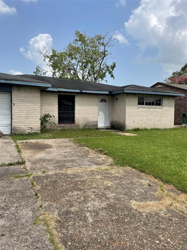 814 Deercrest St, Channelview, TX 77530 - view of front of home with brick siding and a front yard
