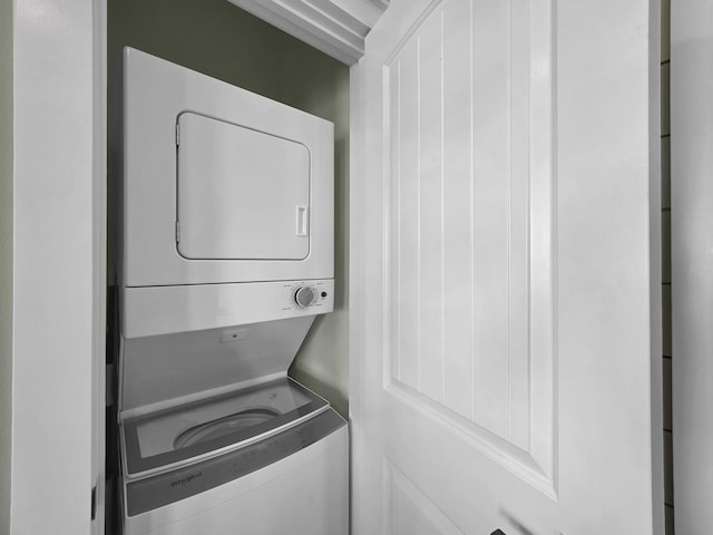 1032 Sunset Cir W, Crystal Beach, TX 77650 - laundry area featuring stacked washing machine and dryer