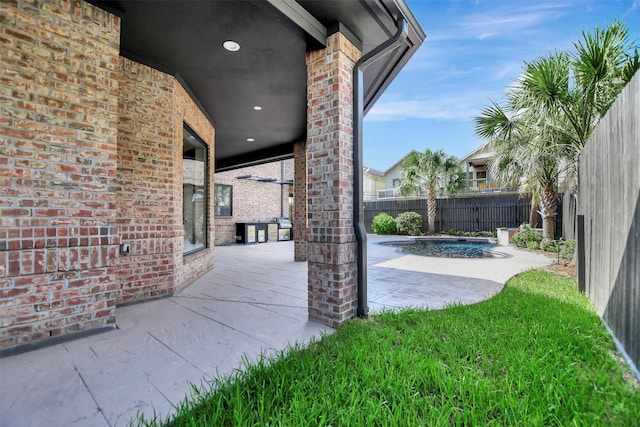 4316 Dickson St, Houston, TX 77007 - fenced backyard with a patio area