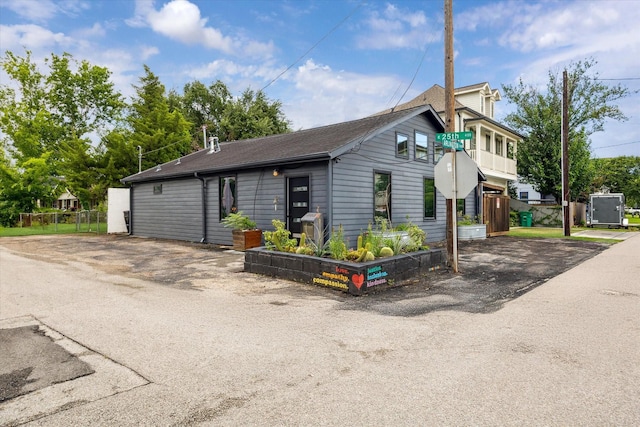 402 E 25th St, Houston, TX 77008 - view of home's exterior
