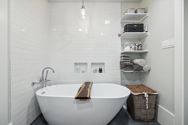 402 E 25th St, Houston, TX 77008 - full bath featuring a freestanding bath and baseboards