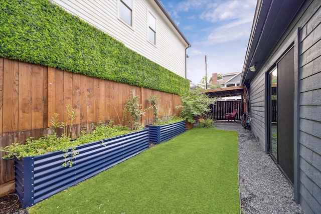 402 E 25th St, Houston, TX 77008 - view of fenced backyard