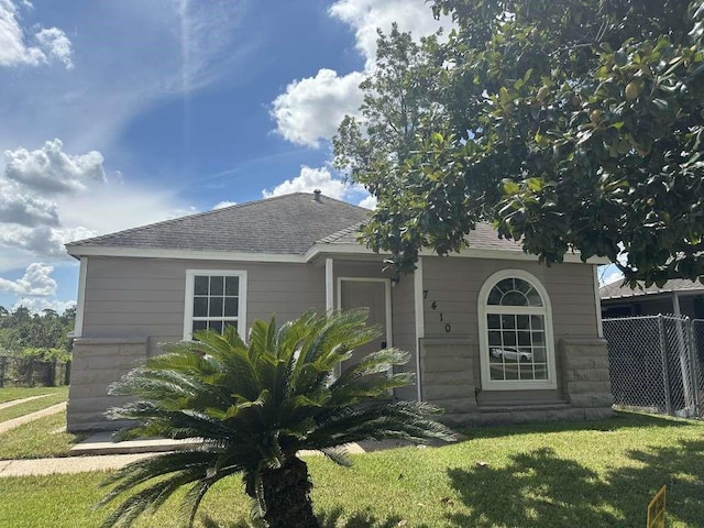 7410 Dallas St, Houston, TX 77011 - view of front of property featuring a shingled roof