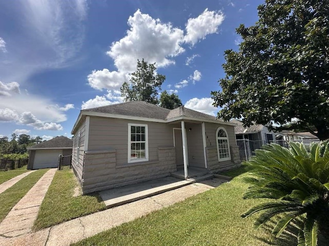 7410 Dallas St, Houston, TX 77011 - view of front of property featuring a detached garage and a shingled roof