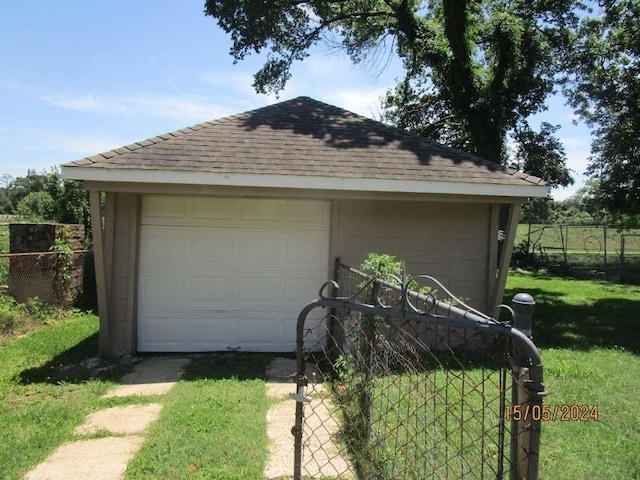 7410 Dallas St, Houston, TX 77011 - view of detached garage