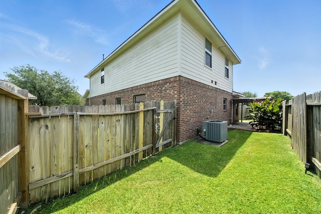 18123 Hillock Glen Ln, Cypress, TX 77429 - fenced backyard featuring a patio area
