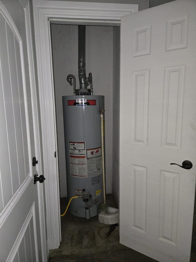 6814 Della St, Houston, TX 77093 - utility room with water heater
