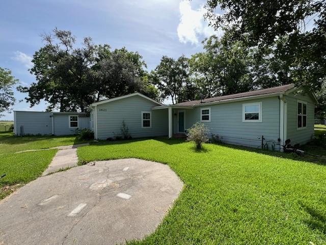1621 Bayou Dr, Bay City, TX 77414 - photo 1