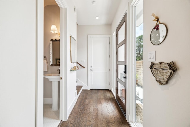 928 Robbie St Unit B, Houston, TX 77009 - entryway with plenty of natural light and dark wood-style floors