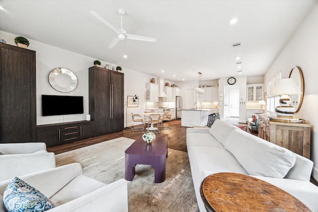 928 Robbie St Unit B, Houston, TX 77009 - living room featuring wood finished floors, ceiling fan, and recessed lighting