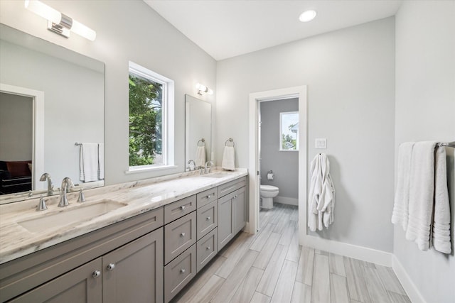 928 Robbie St Unit B, Houston, TX 77009 - full bath featuring double vanity and recessed lighting