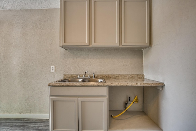 4820 Oak Ave Unit 16, Pasadena, TX 77503 - bar featuring a sink and baseboards