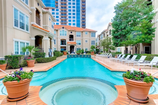 3231 Allen Pkwy Unit 1306, Houston, TX 77019 - view of swimming pool with a pool with connected hot tub and a patio