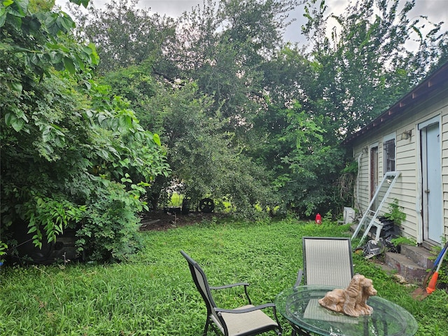 6504 Ave J, Houston, TX 77011 - view of green lawn featuring entry steps