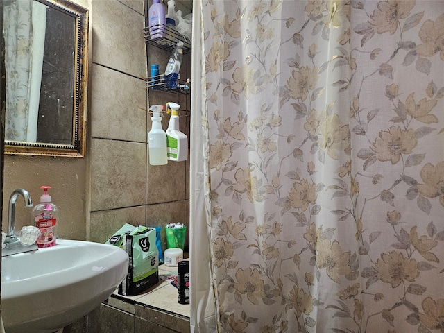 6504 Ave J, Houston, TX 77011 - bathroom featuring a sink