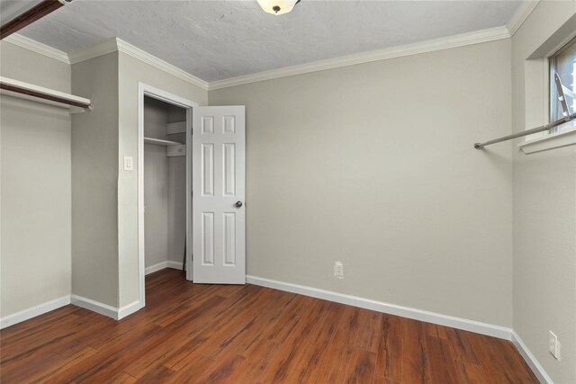 925 Royal Oak Dr, Dickinson, TX 77539 - unfurnished bedroom with wood finished floors, a closet, and ornamental molding