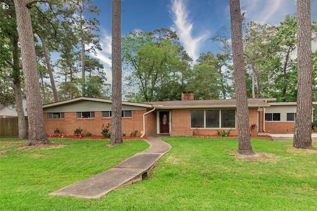 925 Royal Oak Dr, Dickinson, TX 77539 - ranch-style home featuring brick siding, a chimney, and a front yard