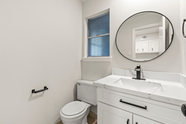 12135 Quail Creek Dr, Houston, TX 77070 - half bath featuring toilet and vanity