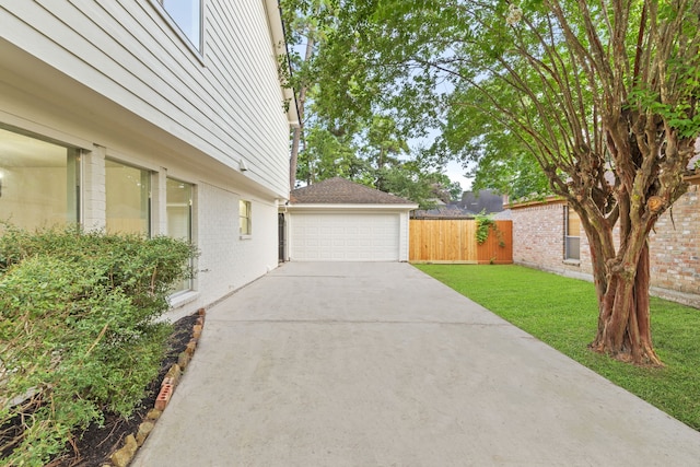 12135 Quail Creek Dr, Houston, TX 77070 - view of side of home with brick siding