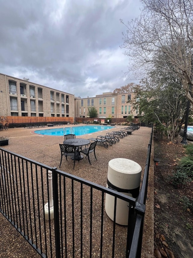 4631 Wild Indigo St Unit 572, Houston, TX 77027 - photo 2