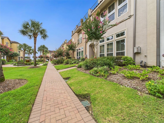 22 Tassia Ln, Pasadena, TX 77058 - surrounding community featuring a lawn and a residential view