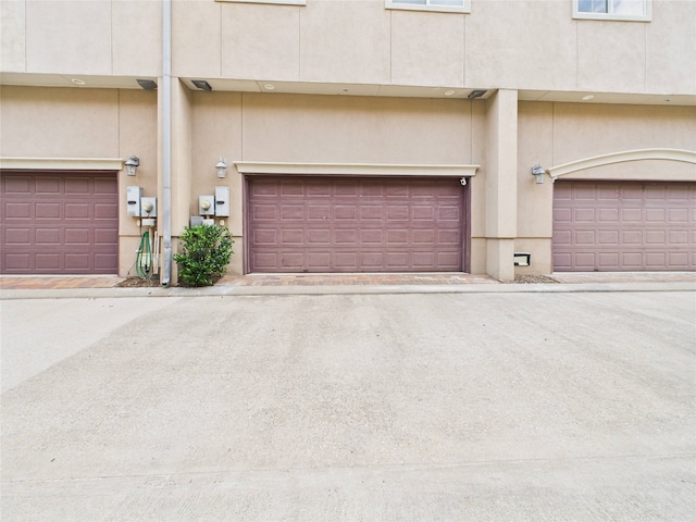 22 Tassia Ln, Pasadena, TX 77058 - view of garage