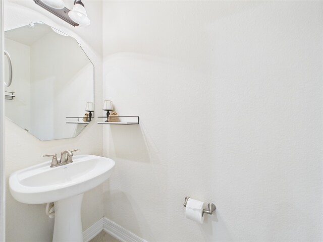 22 Tassia Ln, Pasadena, TX 77058 - bathroom with baseboards and a sink