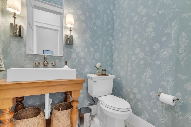 37732 Marias Way, Magnolia, TX 77354 - half bathroom with wallpapered walls