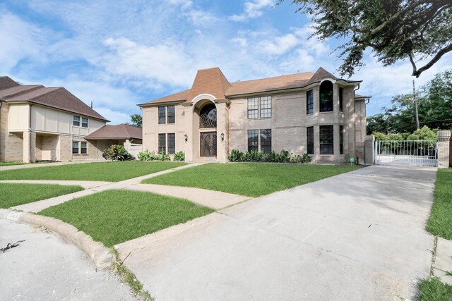 1743 Randons Point Dr, Sugar Land, TX 77478 - view of front facade featuring a gate, driveway, and a front yard